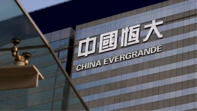 trung quoc lan dau len tieng ve ho no 300 ty usd cua evergrande hinh 1