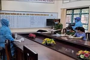 hau giang bat tam giam doi tuong chong nguoi thi hanh cong vu tai khu cach ly hinh 1