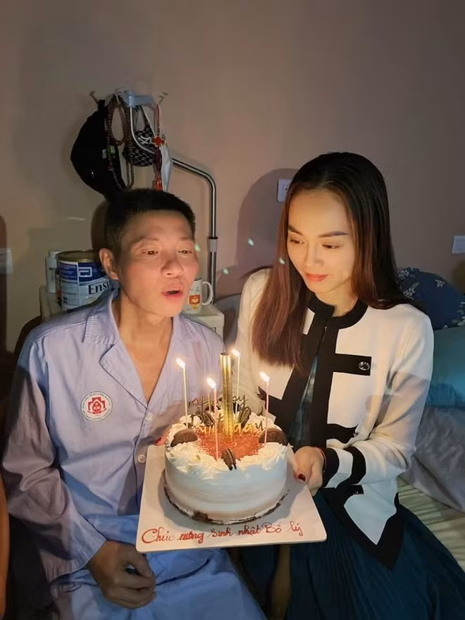 nsnd cong ly lan dau xuat hien ben gia dinh va dong nghiep sau 3 thang nhap vien hinh 3