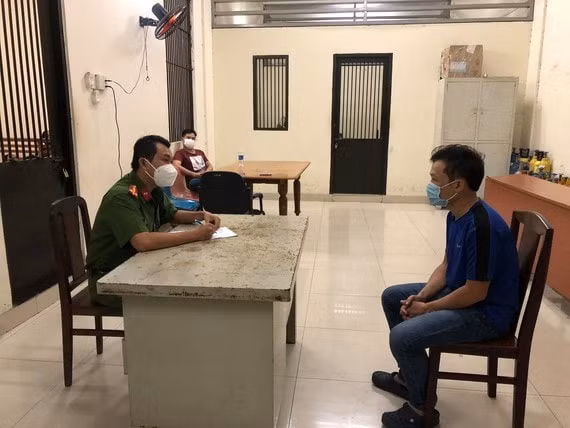 nghi vo ngoai tinh chong mua xang dot xe o to cua tinh dich hinh 1