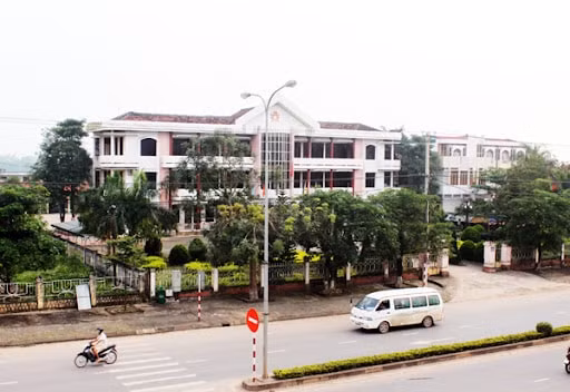 xem xet dau hieu vi pham cua truong pho phong tai nguyen va moi truong huyen cam lo hinh 1