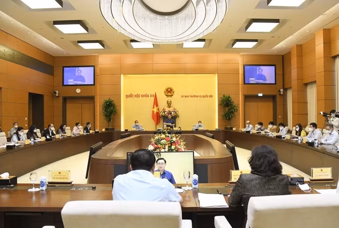 chu tich quoc hoi chu tri buoi lam viec ve chinh sach tai khoa va tien te hinh 2