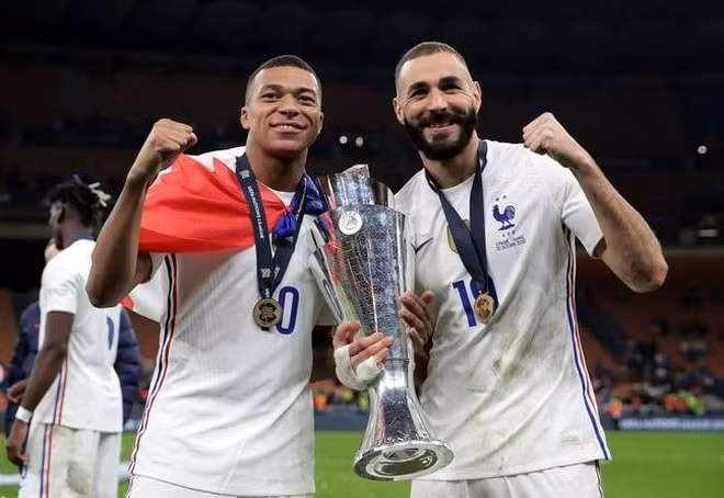 ronaldo beo bat ngo gach ten dan em neymar ung ho ngoi sao cua real madrid gianh qua bong vang hinh 1