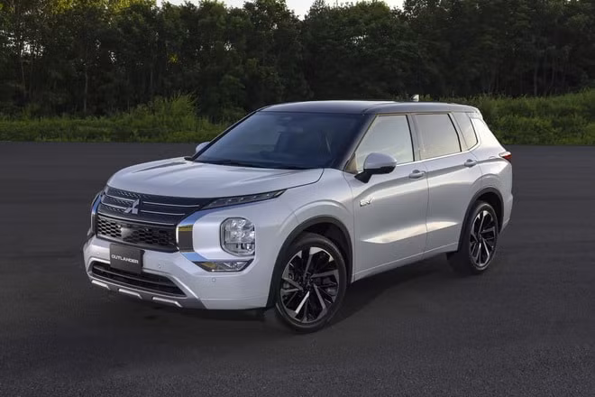 lo dien thiet ke mitsubishi outlander phev 2023 truoc ngay ra mat hinh 1