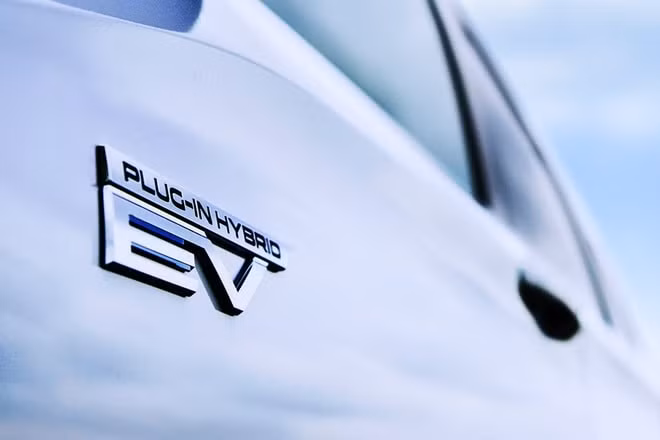 lo dien thiet ke mitsubishi outlander phev 2023 truoc ngay ra mat hinh 4