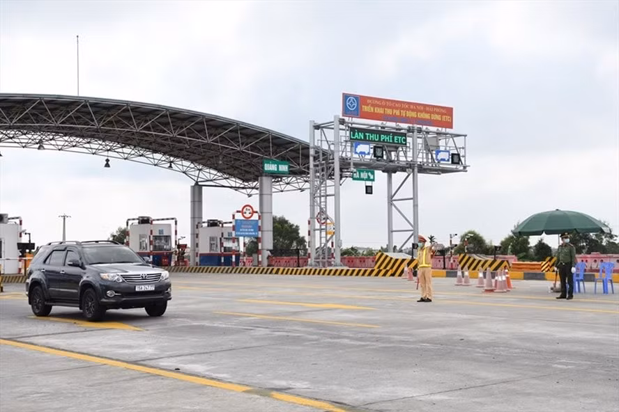 hai phong xu ly xe cho nguoi nuoc ngoai vuot chot kiem dich vao thanh pho hinh 1