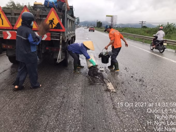 mua lon tai nghe an gay su co sat lo tren nhieu tuyen duong hinh 7