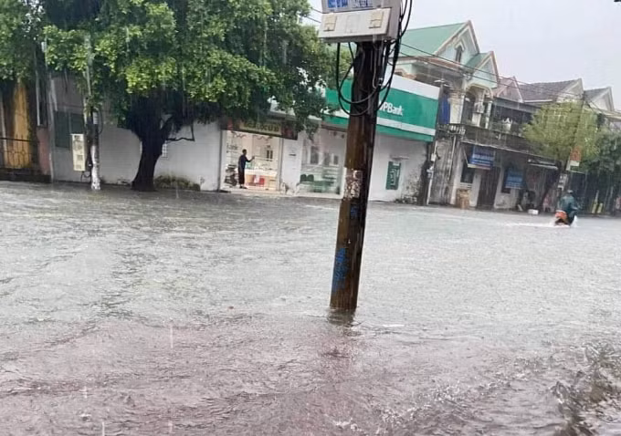 mua xoi xa keo dai nhieu tuyen duong o thanh pho ha tinh ngap sau trong nuoc hinh 4