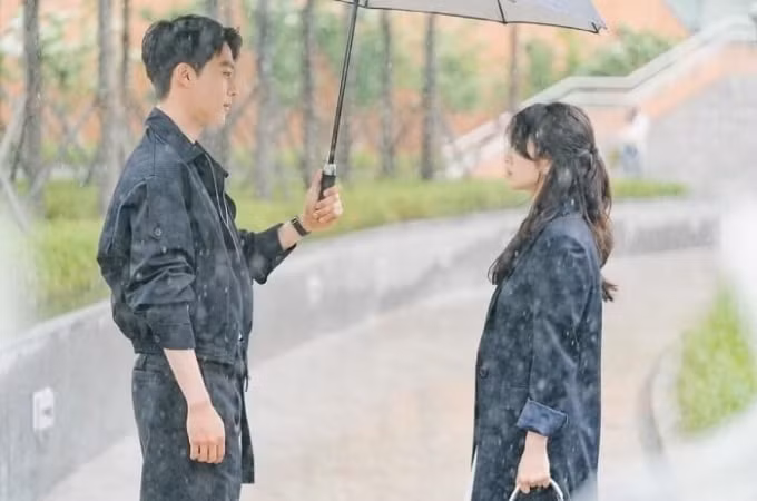 sau hau due mat troi song hye kyo lien tiep sanh vai voi trai tre hinh 2