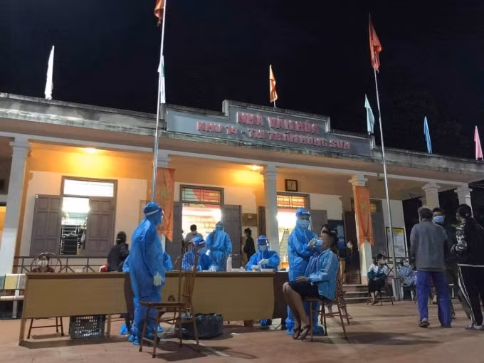 phu tho phat hien 117 ca mac covid 19 than toc lay mau xet nghiem xuyen dem hinh 1