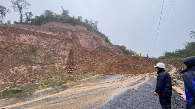 ung pho voi mua lu bao dam an toan giao thong khu vuc trung bo va tay nguyen hinh 1
