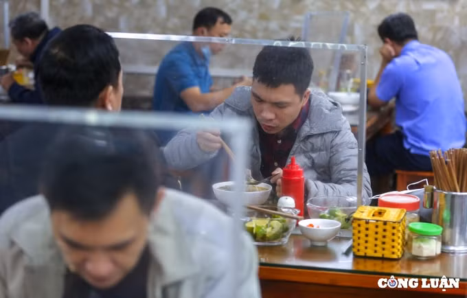 bun pho ca phe sang tap nap khach den sau khi ha noi cho phep phuc vu tai cho hinh 9