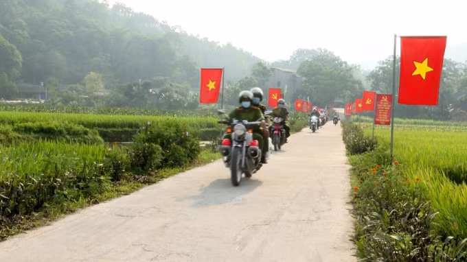bo truong cong an gui thu khen toan the can bo chien si cong an xa thi tran hinh 1