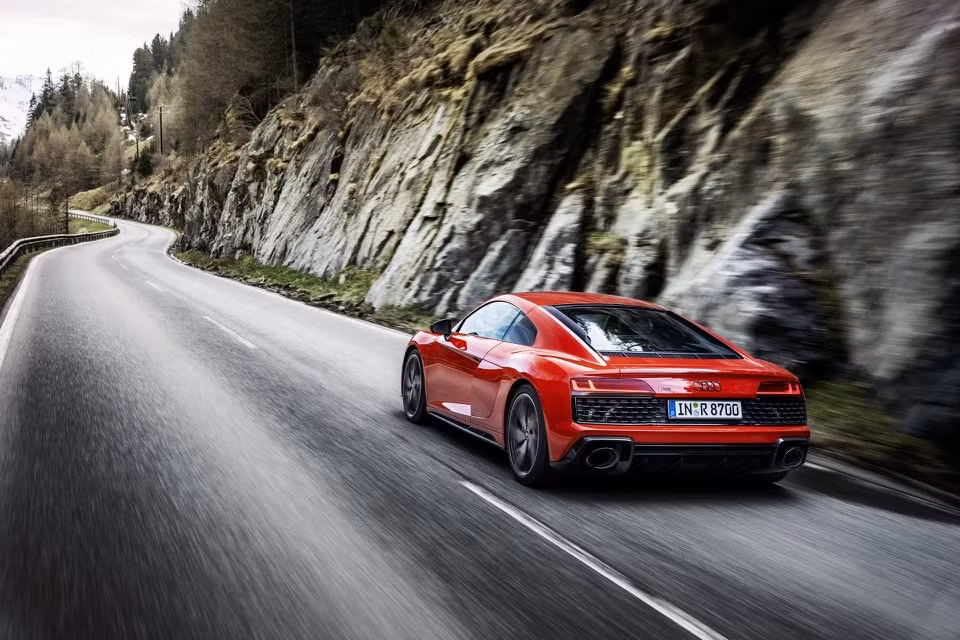 kham pha mau xe audi r8 v10 performance 2022 so huu dong co v10 manh 562 ma luc hinh 3