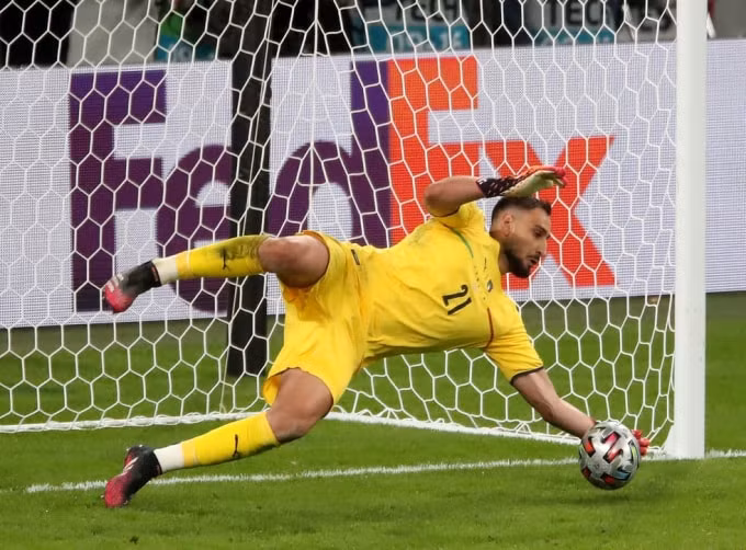nhung kho khan cua thu thanh gianluigi donnarumma o hien tai hinh 2