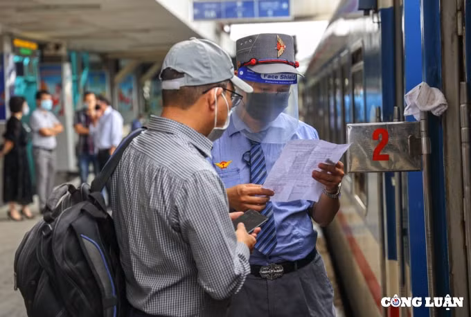 tau khach bac nam bat dau chay tro lai nguoi dan vui mung khi duoc ve que hinh 8