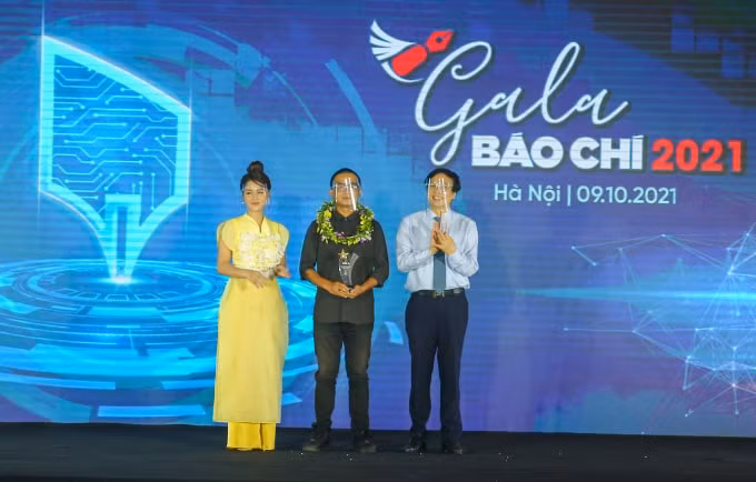 gala bao chi 2021 lang dong cam xuc cham den vinh quang hinh 2