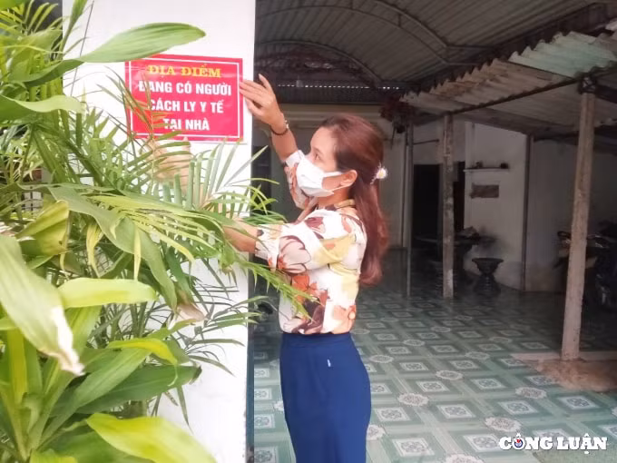 ky 1 theo chan can bo van phong dang uy cap xa trong mua dich hinh 1