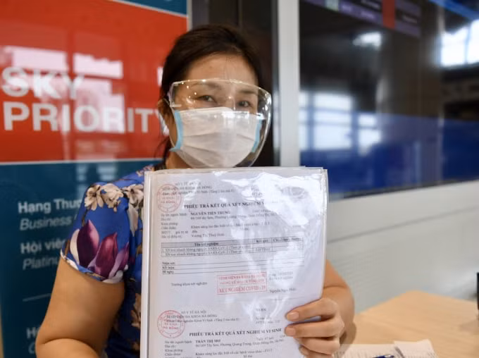 hanh khach vui mung len chuyen bay tu ha noi di tphcm sau nhieu thang mac ket hinh 5