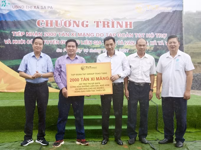 tt group trao tang 2000 tan xi mang ho tro thi xa sa pa cung hoa nen nha va lam duong hinh 1