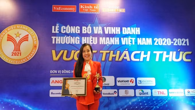 techcombank duoc vinh danh top 10 thuong hieu manh nhat viet nam hinh 1