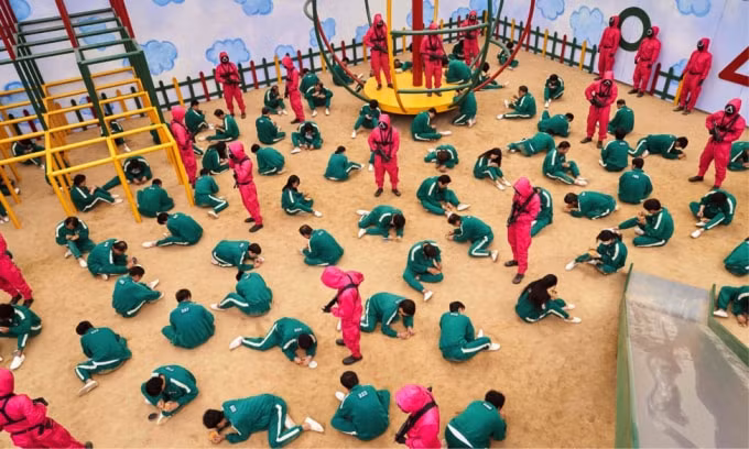 squid game tai hien khung hoang no ca nhan dang dien ra tai han quoc hinh 1