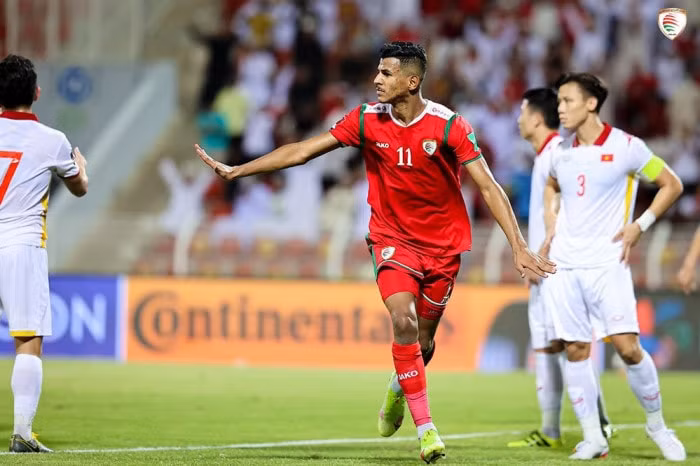 tuyen viet nam thua 1 3 oman o vong loai world cup 2022 hinh 2