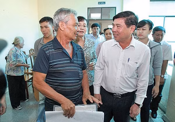 ubnd tp hcm phai giai trinh ve cong tac tiep dan cua chu tich do quen bao cao hinh 1