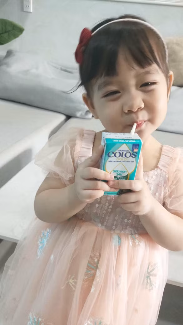 vinamilk trao tang 50000 san pham colosgold cho con em y bac si tuyen dau hinh 2