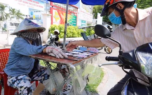 chu tich tp hcm de nghi xem xet cho ve so va mot so dich vu hoat dong tro lai hinh 2