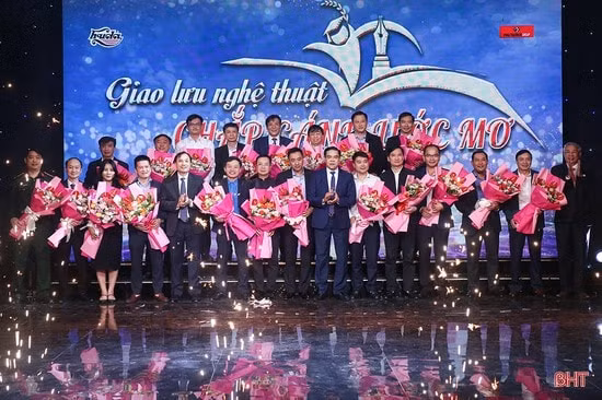 ha tinh vinh danh hoc sinh gioi va tri an cac nha hao tam dong gop xay dung quy khuyen hoc hinh 2
