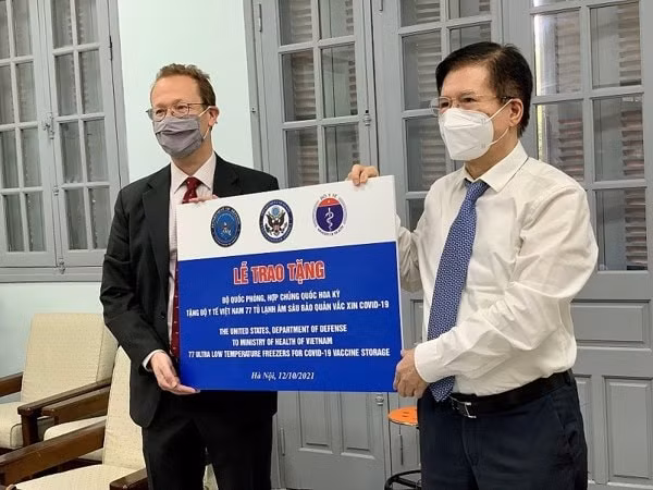 viet nam tiep nhan 77 tu lanh am sau bao quan vaccine do chinh phu my vien tro hinh 1