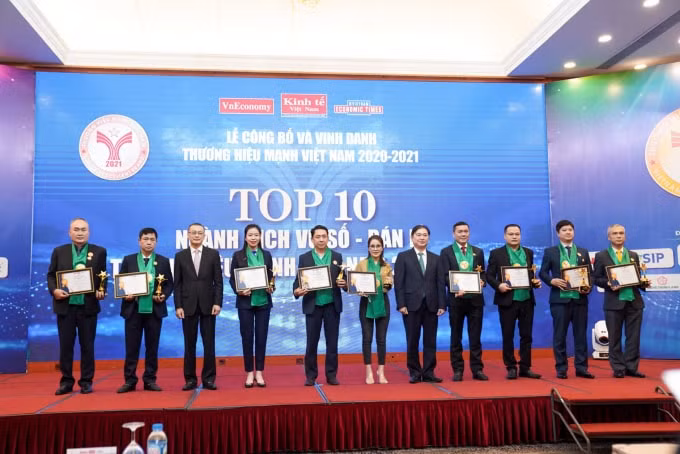 mobifone duoc vinh danh top 10 nganh dich vu so ban le thuong hieu manh viet nam 2020 2021 hinh 1
