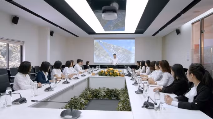van phu invest duoc vinh danh giai thuong noi lam viec tot nhat chau a ngay trong lan dau tham du hinh 2