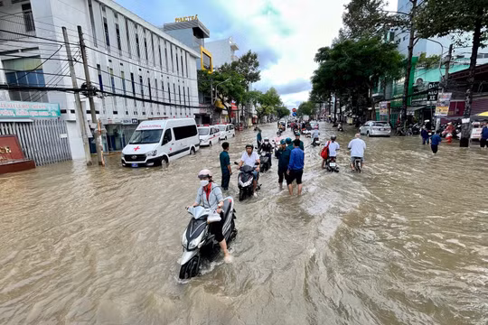 Dự báo thời tiết ngày 30/9: Triều cường Nam Bộ dâng cao, mưa dông tiếp diễn
