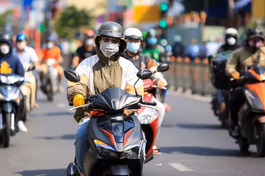 Dự báo thời tiết ngày 21/10: Nam Bộ oi nóng 34 độ C, chiều tối mưa dông 