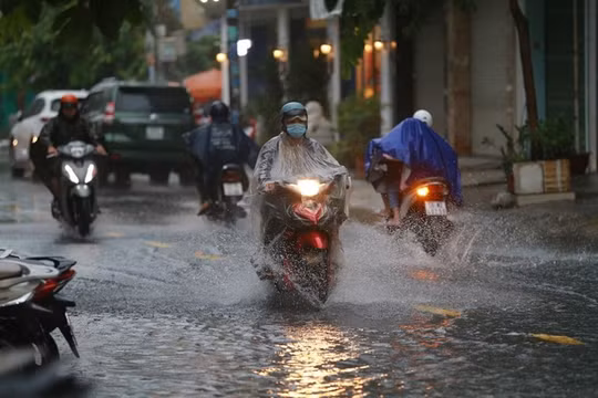 Dự báo thời tiết ngày 1/8: Hà Nội mưa dông ngắt quãng, trời mát