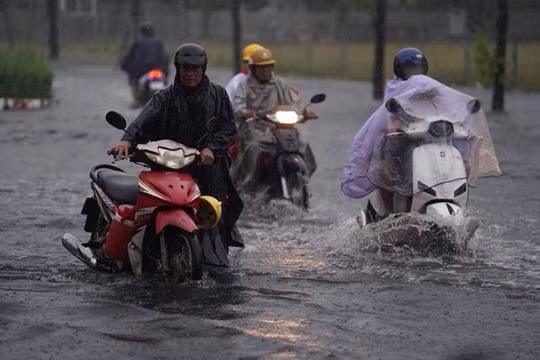 Dự báo thời tiết ngày 24/7: Nam Bộ gia tăng mưa dông