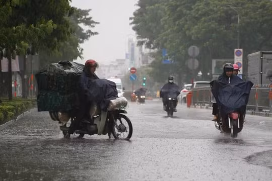 Dự báo thời tiết ngày 17/5: Nam Bộ gia tăng mưa, giảm nắng nóng 