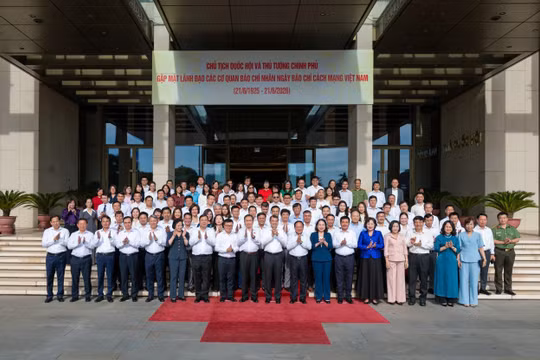 Chủ tịch Quốc hội và Thủ tướng Chính phủ gặp mặt Lãnh đạo các cơ quan báo chí