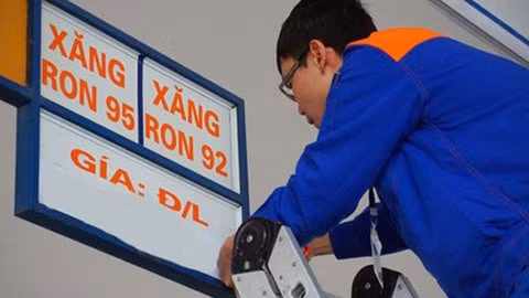 Giá xăng dầu đồng loạt tăng từ chiều nay ngày 12/10. Ảnh: TL.
