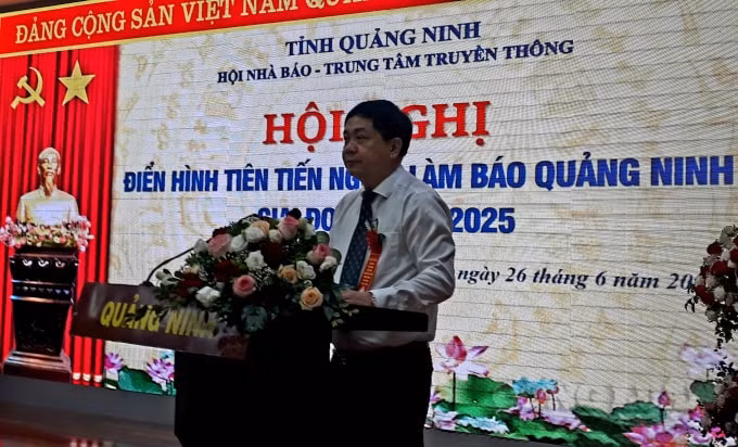 Ông Mai Vũ Tuấn, Chủ tịch Hội Nhà báo, Giám đốc Trung tâm truyền thông tỉnh Quảng Ninh phát biểu khai mạc Hội nghị. Ảnh: Nguyễn Quân.