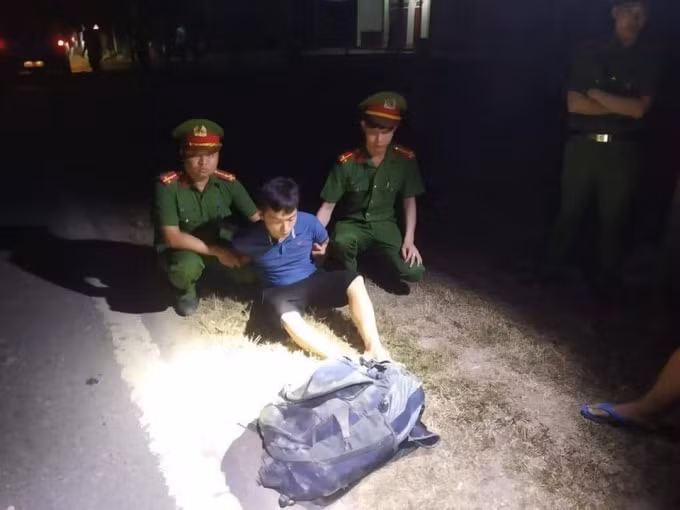 Lực lượng công an khống chế nhóm đối tượng sau khi truy đuổi 40km