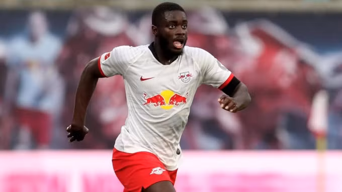 Dayot Upamecano nhiều khả năng sẽ đến London thi đấu. Ảnh: RB Leipzig