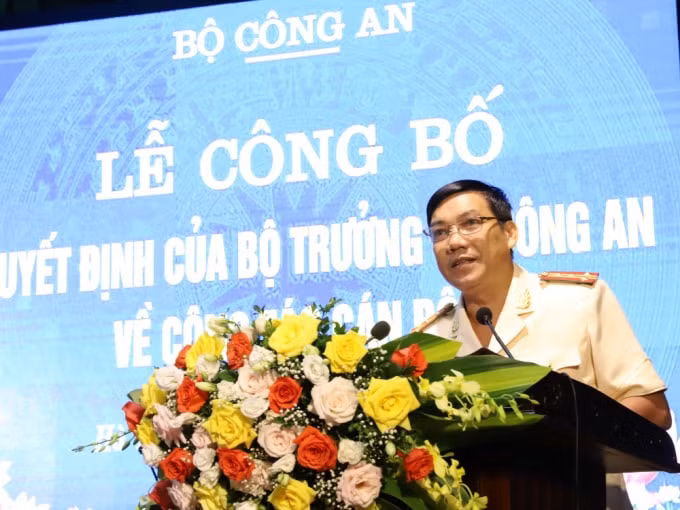 Đại tá Lê Khắc Thuyết – tân Giám đốc Công an Hà Tĩnh phát biểu tại buổi lễ
