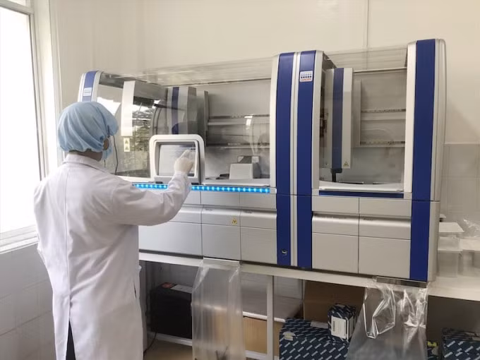 Thanh tra tỉnh Quảng Nam kiến nghị hủy thầu và xử lý cán bộ sai phạm vụ mua sắm hệ thống xét nghiệm SARS-CoV-2. Ảnh: TL