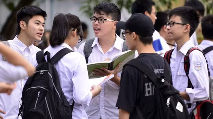 Căng thẳng tỉ lệ chọi vào lớp 10 các trường chuyên Hà Nội. Ảnh: TL.