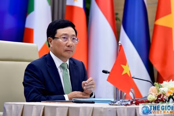Phó Thủ tướng, Bộ trưởng Bộ Ngoại giao Phạm Bình Minh phát biểu khai mạc Hội nghị không chính thức Bộ trưởng Ngoại giao ASEAN. Ảnh: TG&VN