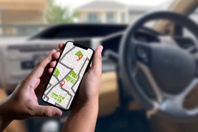 Hạn chế lắp đồ chơi và các thiết bị không cần thiết để giúp xe giảm thiểu rủi ro cháy nổ. Ảnh: TL