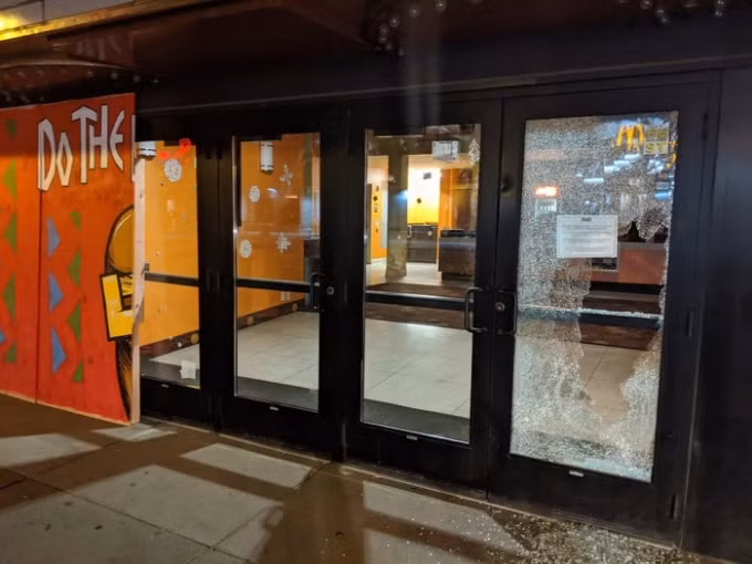 Hiện trường vụ xả súng kinh hoàng ở Minneapolis. Ảnh: T.L